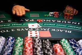Live CQ9 baccarat table with dealer and real-time bet counter on arus hoki